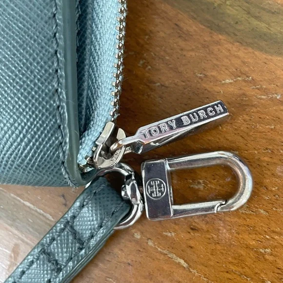 Not For Sale Tory Burch Metallic Envelope Wristlet - Picture 2 of 16